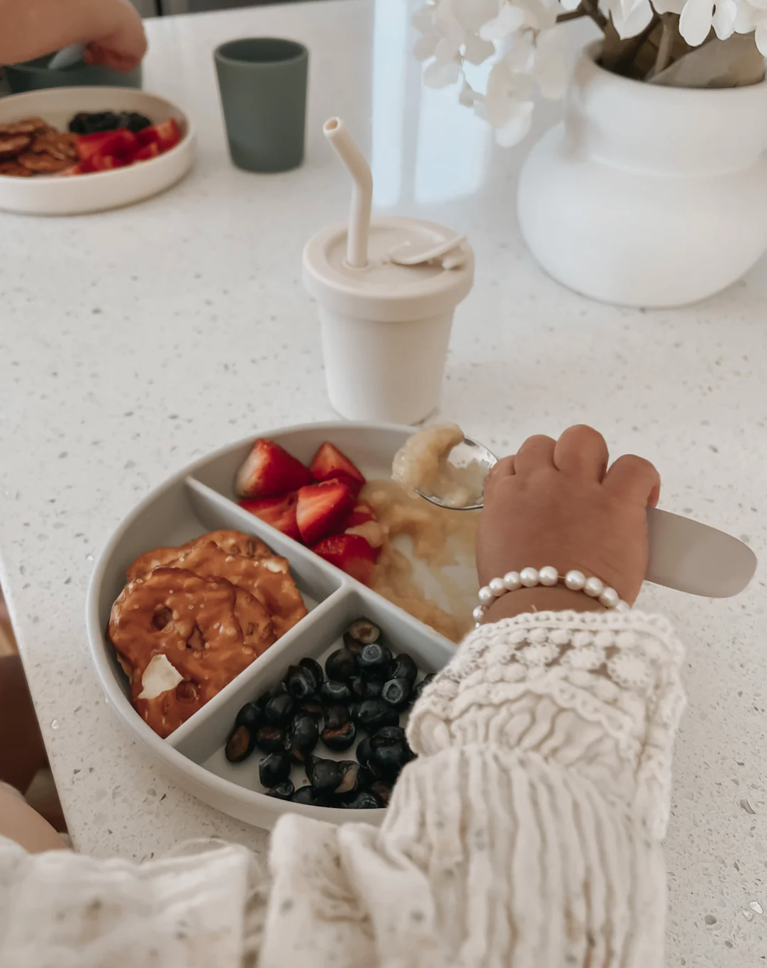 noüka Divided Suction Plate - Bloom