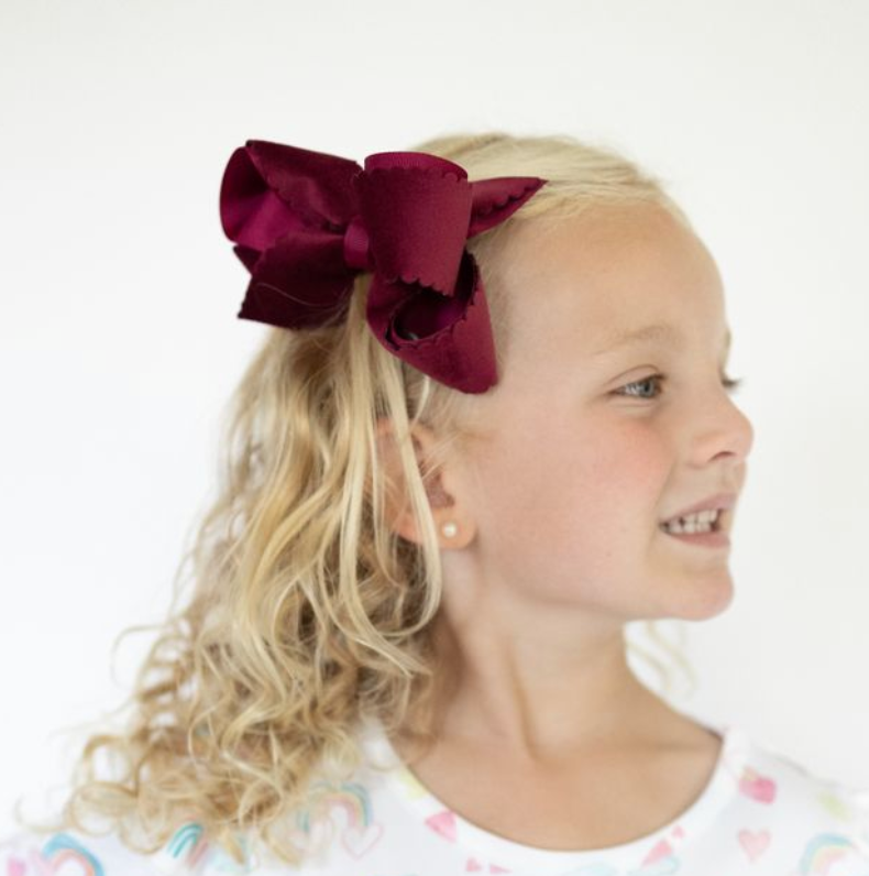 Medium Velvet Scallop Bow- Ivory