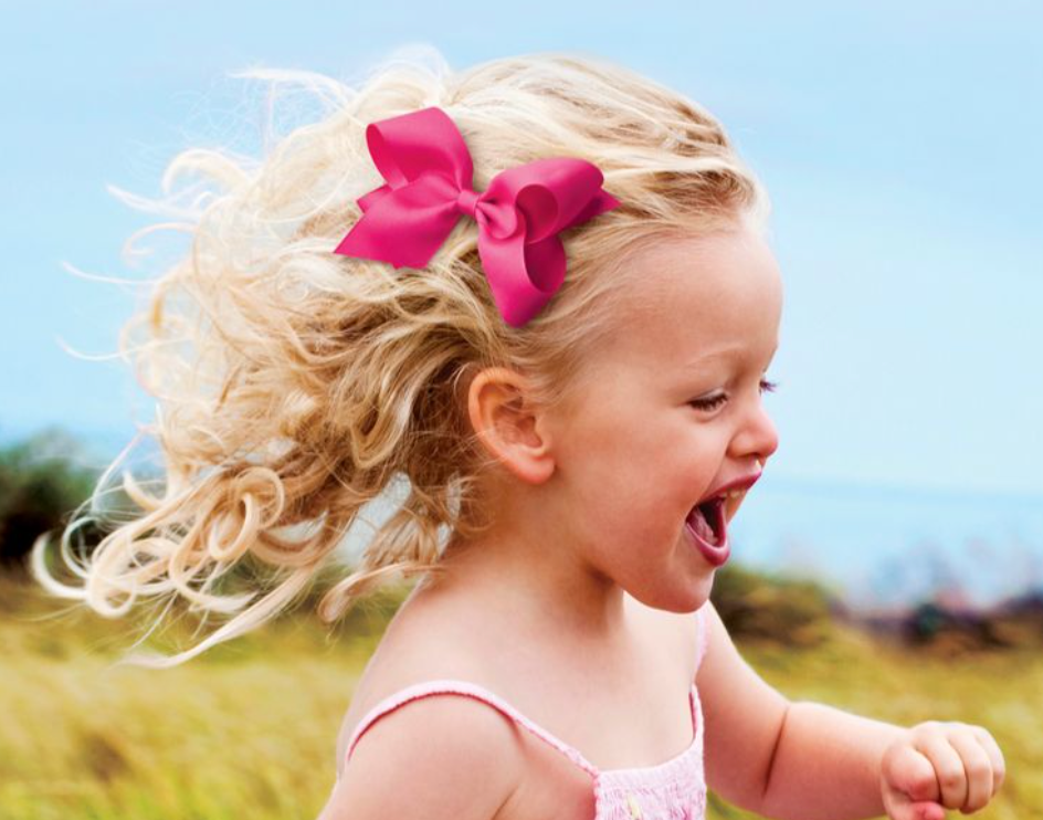 Medium Velvet Scallop Bow- Ivory