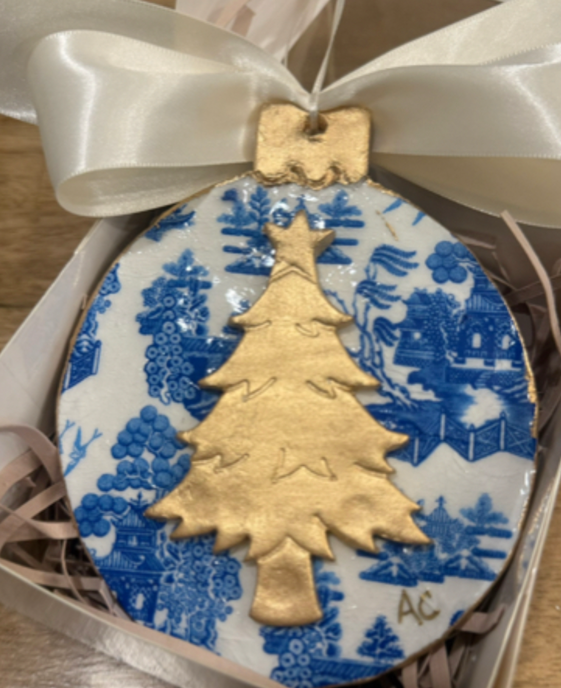 Blue Willow Round -Tree