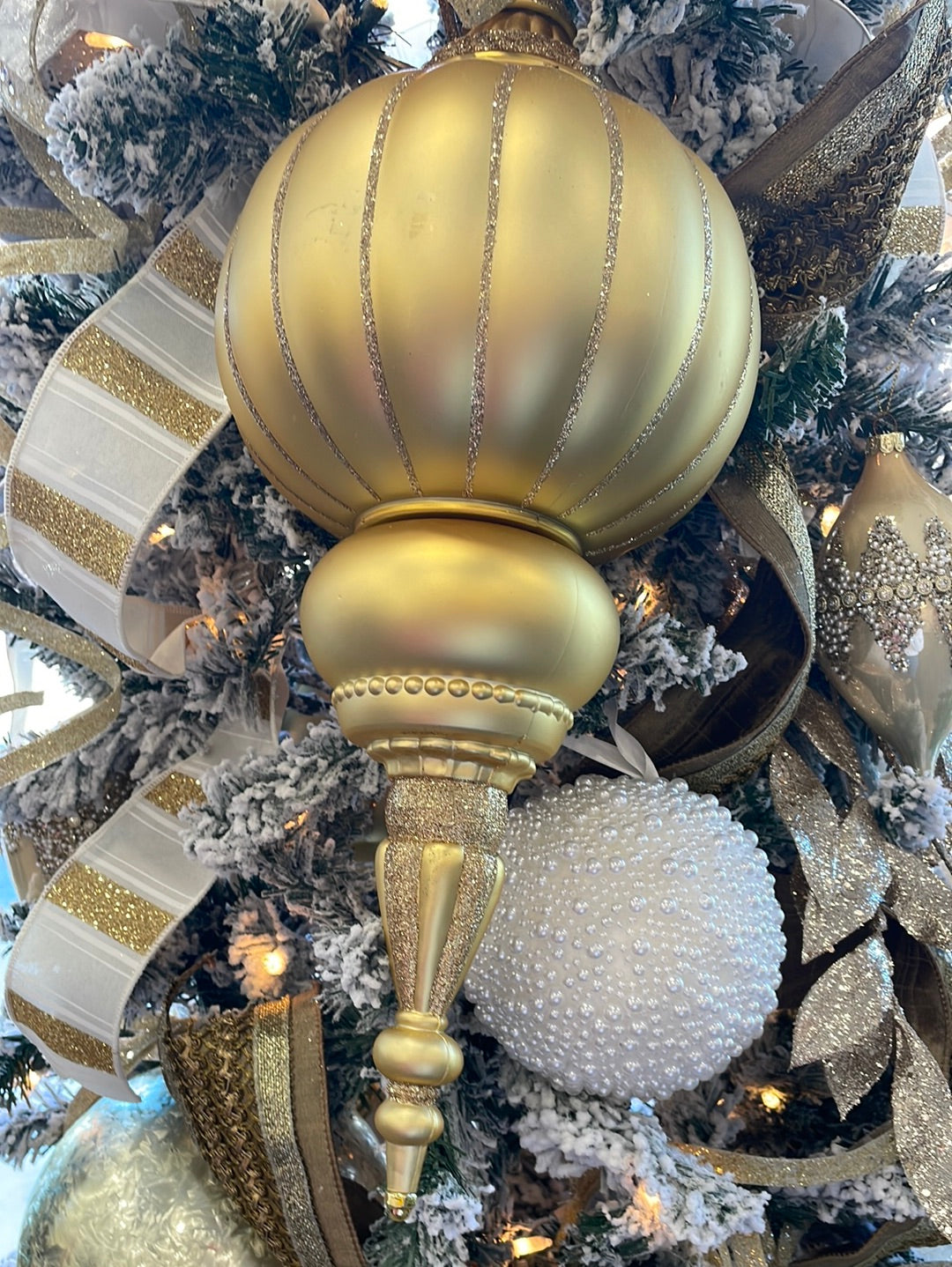 Majestic finial gold ornament